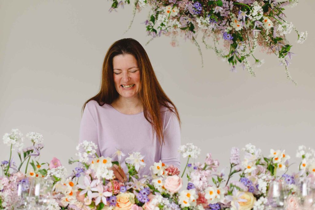Portrait Maryannick entourée de fleurs
